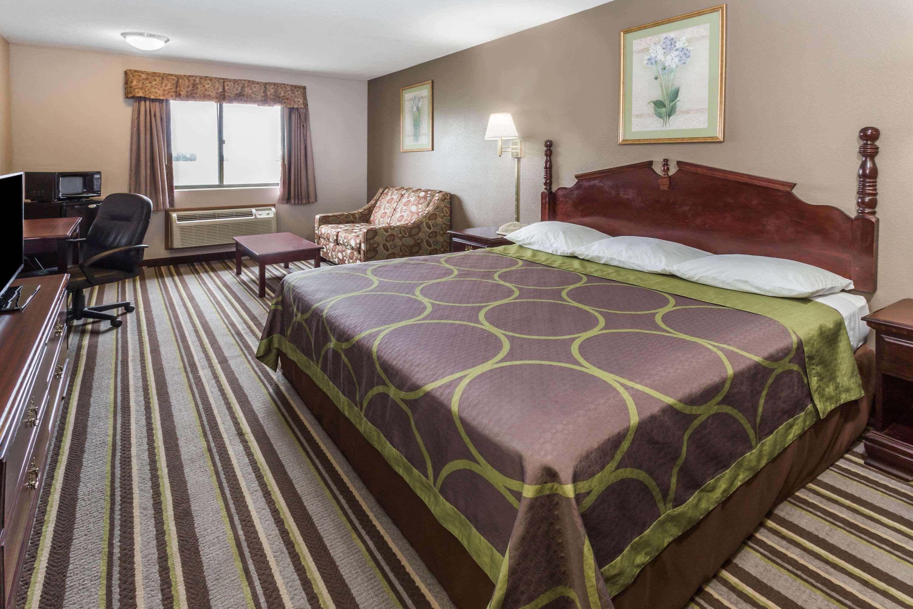 Super 8 By Wyndham Yorkville Dış mekan fotoğraf